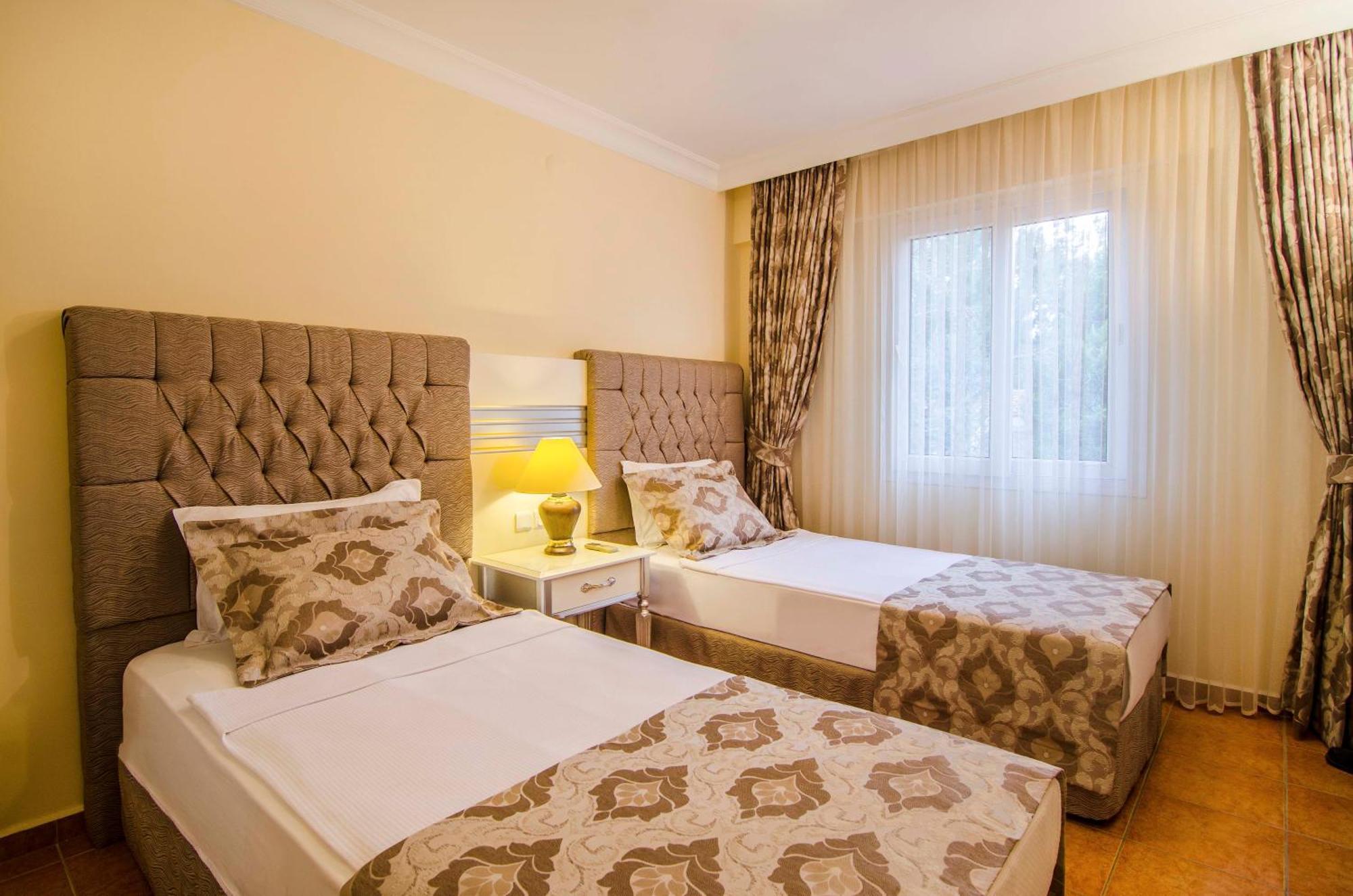Pine Club Apart Hotel Kusadasi Bagian luar foto