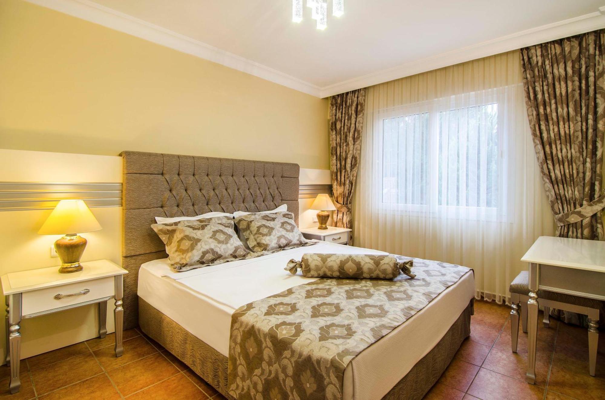 Pine Club Apart Hotel Kusadasi Bagian luar foto