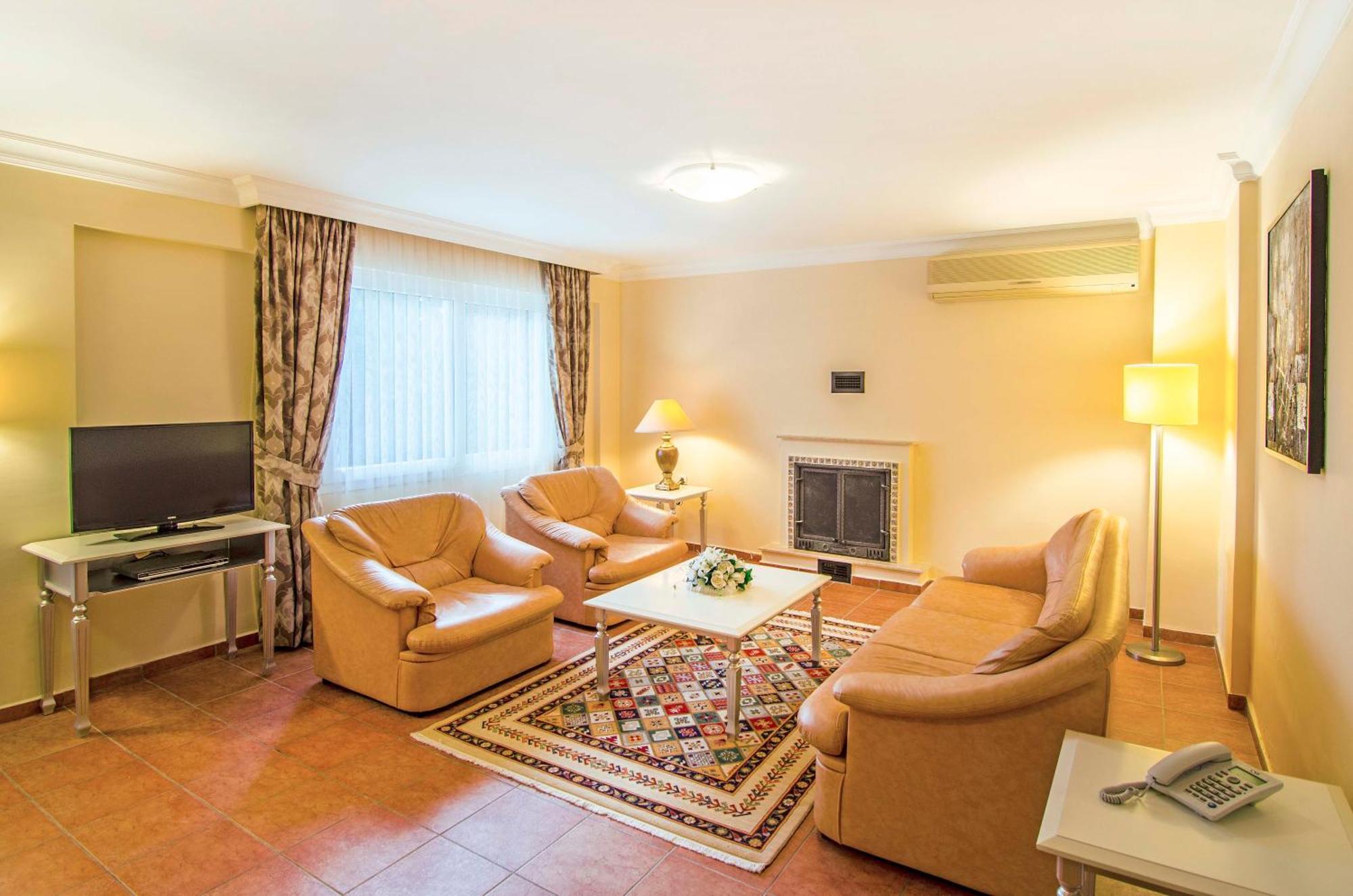 Pine Club Apart Hotel Kusadasi Bagian luar foto