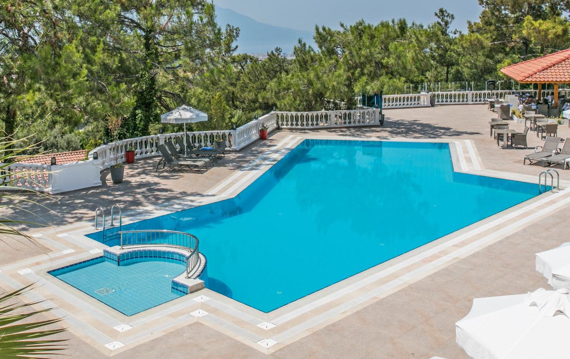 Pine Club Apart Hotel Kusadasi Bagian luar foto