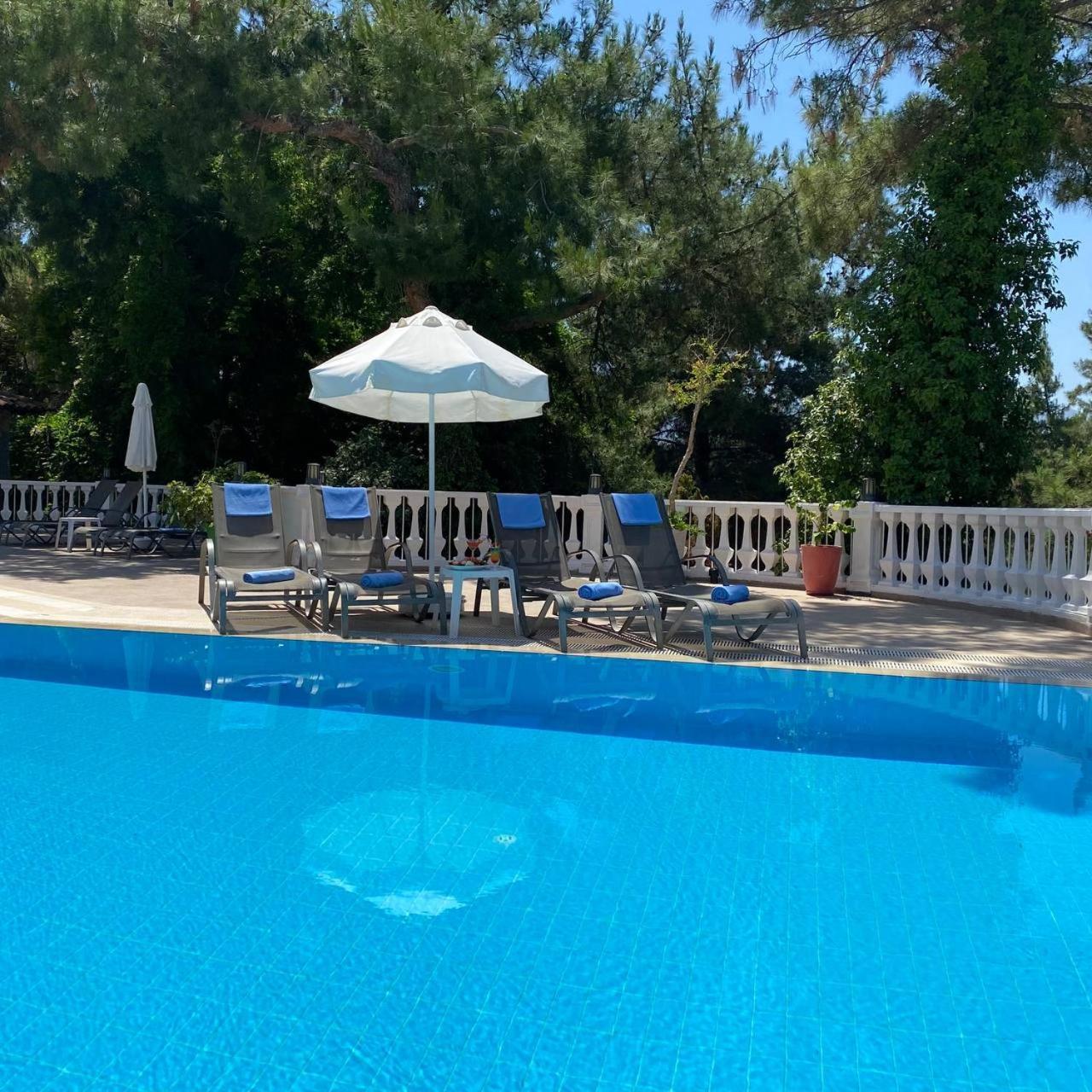 Pine Club Apart Hotel Kusadasi Bagian luar foto
