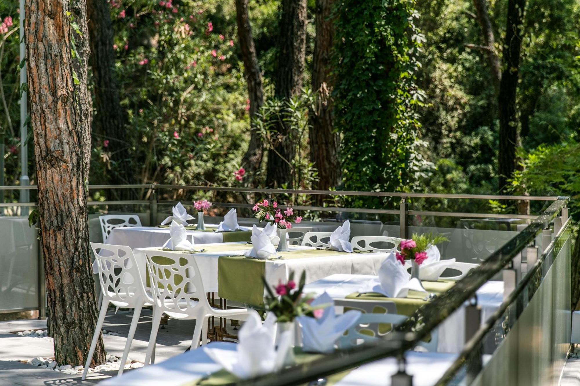 Pine Club Apart Hotel Kusadasi Bagian luar foto