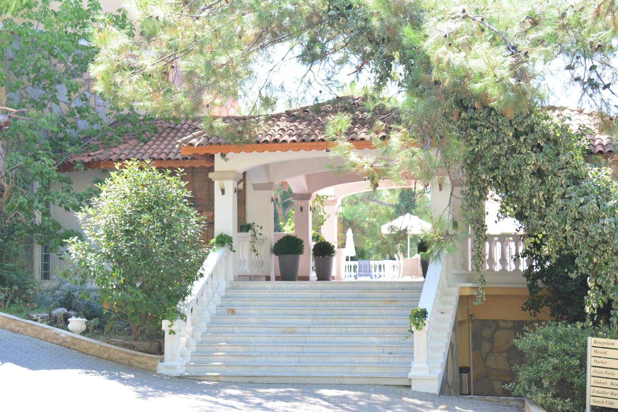 Pine Club Apart Hotel Kusadasi Bagian luar foto