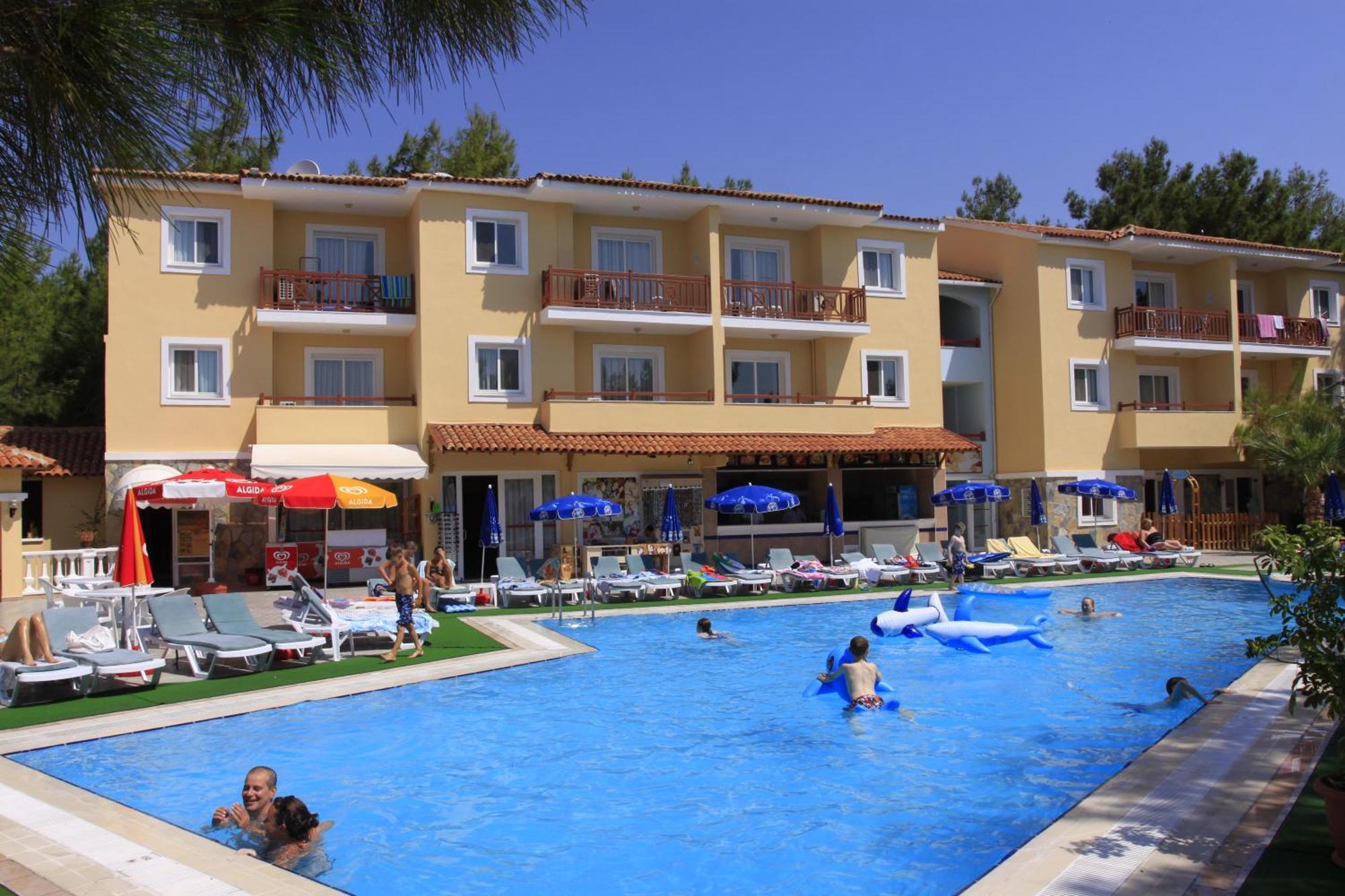 Pine Club Apart Hotel Kusadasi Bagian luar foto